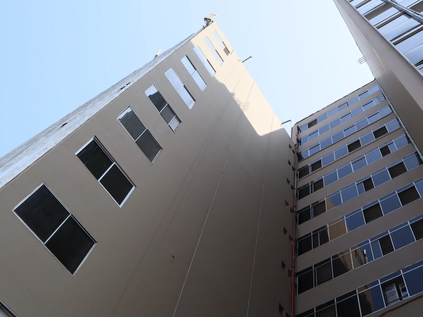 Despues pintura de fachada inmobiliaria miski